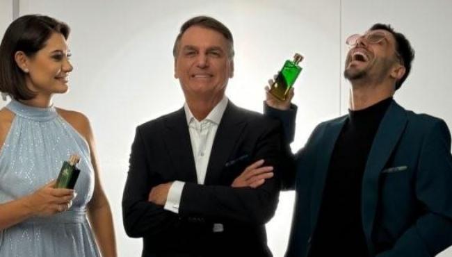 Bolsonaro prepara lançamento de perfume e faz fotos em Brasília