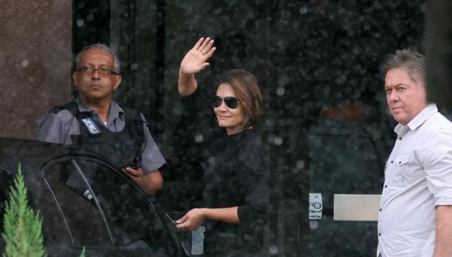 Bolsonaro recebe a ex-primeira-dama Michelle na PF