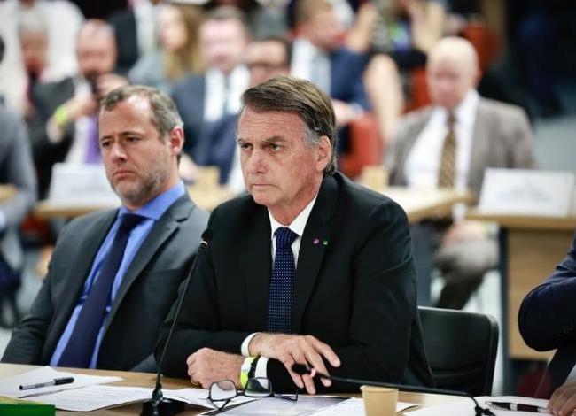 Bolsonaro revela conversa com Forças Armadas, mas nega tentativa de golpe