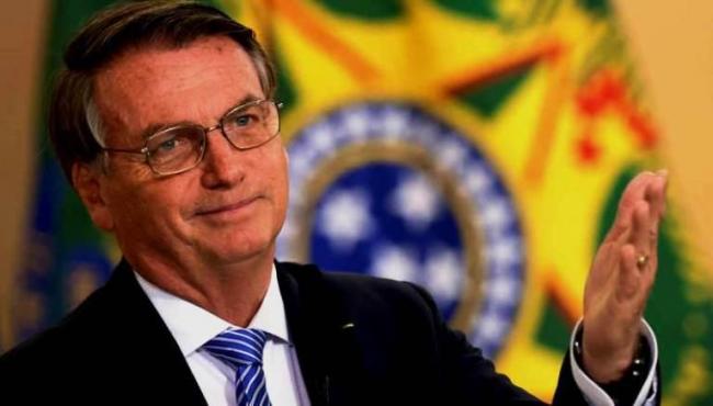 Bolsonaro sanciona duas leis para viabilizar Auxílio Brasil