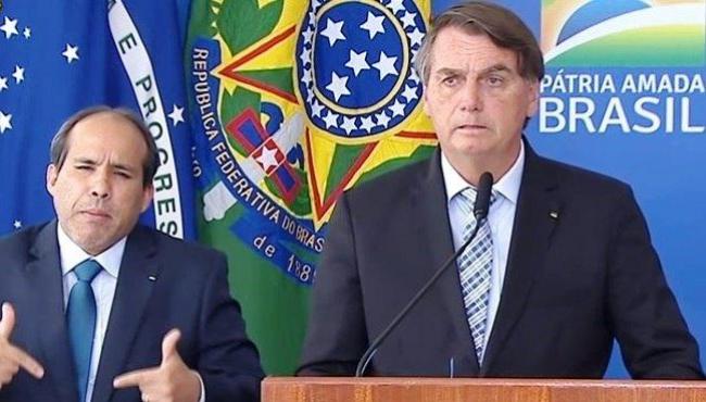 Bolsonaro sanciona leis que facilitam compra de vacinas