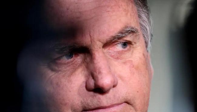 Bolsonaro tem crise de soluço e passa por atendimento médico na prisão