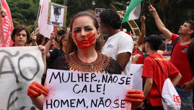 Brasil atinge recorde de feminicídios em 2025: quatro mortes por dia