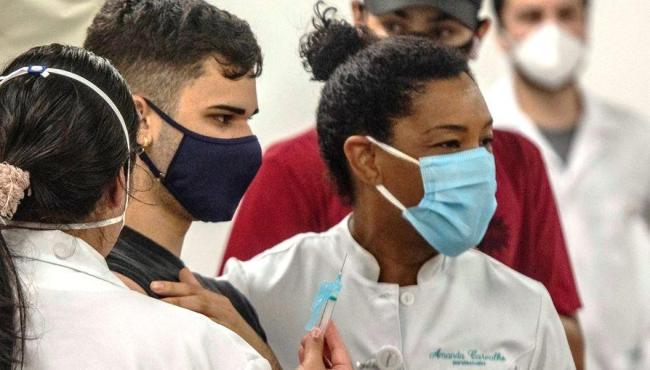 Brasil chega aos 595.446 óbitos em razão da covid-19