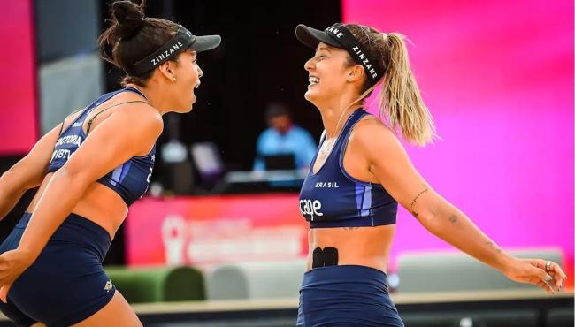 Brasil emplaca cinco duplas nas oitavas do Mundial de vôlei de praia