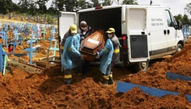 Brasil passa de 547 mil mortos, mas tem menor média móvel desde fevereiro
