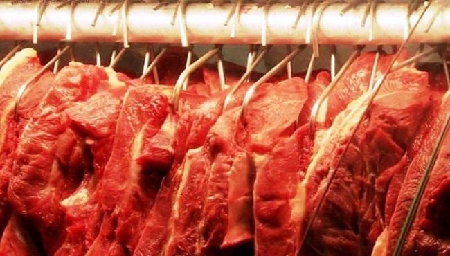 Brasil pode perder R$ 1,4 bilhão só em outubro com embargo da China à carne