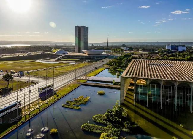 Brasil rebaixa relação com Argentina após novos insultos de Milei