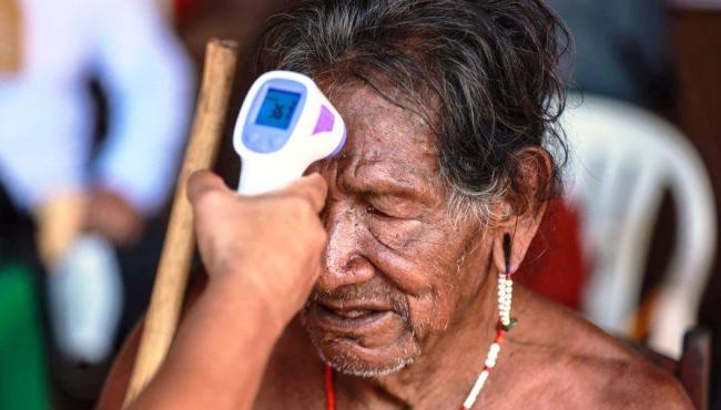 Brasil registra 433 mortes em 24 horas; média móvel indica estabilidade