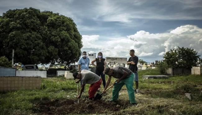 Brasil registra média móvel de 43.414 casos de Covid-19, a maior em 117 dias