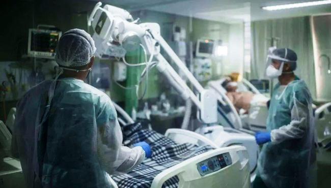 Brasil registra menos de mil mortes por coronavírus nas últimas 24 horas