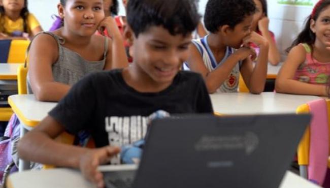Brasil supera marca de 100 mil escolas públicas com internet gratuita e de qualidade