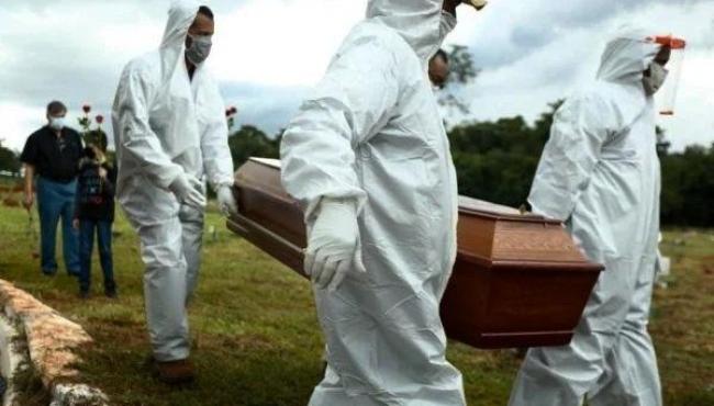 Brasil tem 1.383 mortes registradas por Covid-19 e média móvel recorde