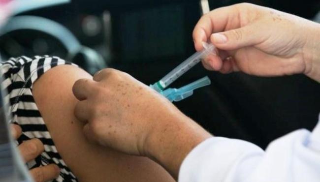 Brasil tem 56 mortes por Covid-19 em 24 horas e média móvel segue em queda