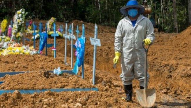 Brasil tem 922 novas mortes e chega perto de 120 mil óbitos por Covid-19