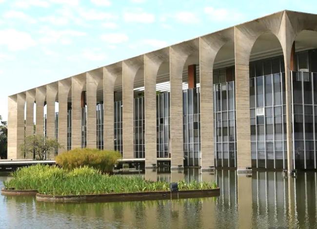 Brasileiras na Polônia procuram embaixada após ameaça de deputado