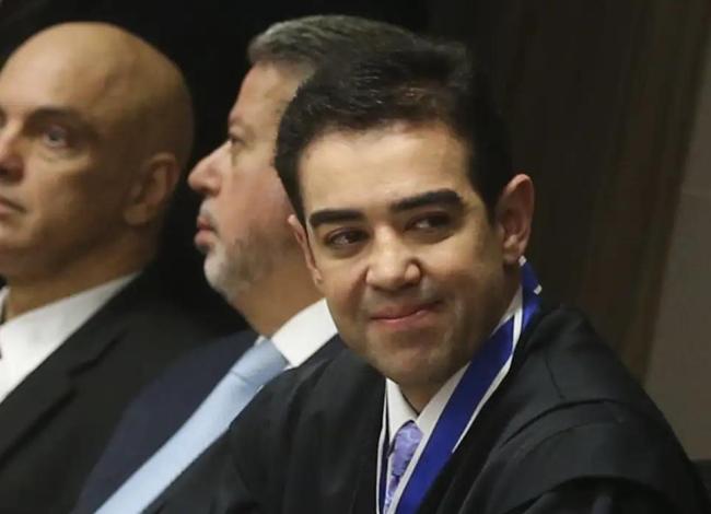 Bruno Dantas renuncia ao cargo de ministro do TCU