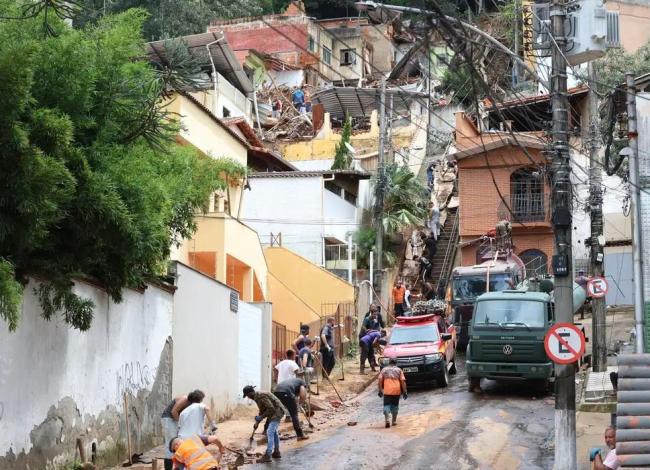 Buscas em Juiz de Fora estão encerradas; moradores seguem fora de casa