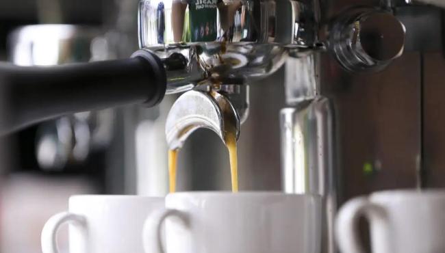 Café reduz risco de recorrência de arritmia cardíaca, afirma estudo