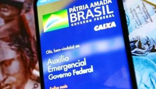 Caixa atrasa depósitos do auxílio emergencial, mas promete pagar até quarta-feira (26)