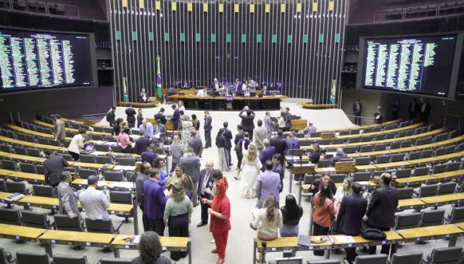 Câmara aprova anistia para partidos que descumpriram cotas raciais