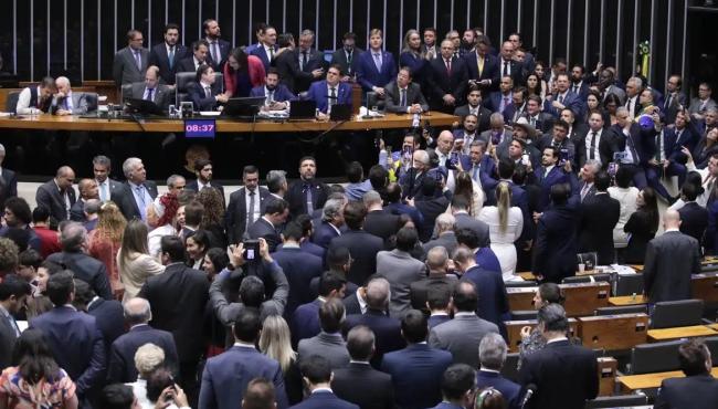 Câmara aprova urgência para projeto de anistia a golpistas