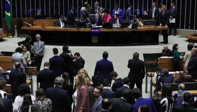 Câmara aprova urgência para votar projeto que cria bancada cristã