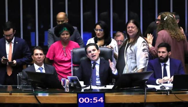 Câmara dos Deputados aprova licença menstrual de até 2 dias