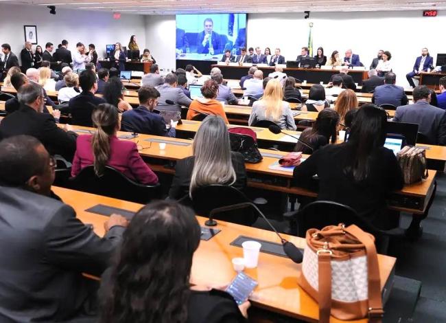 Câmara instala comissão sobre PEC da redução da maioridade penal