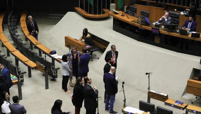 Câmara vota urgência de projeto que reduz benefícios fiscais federais