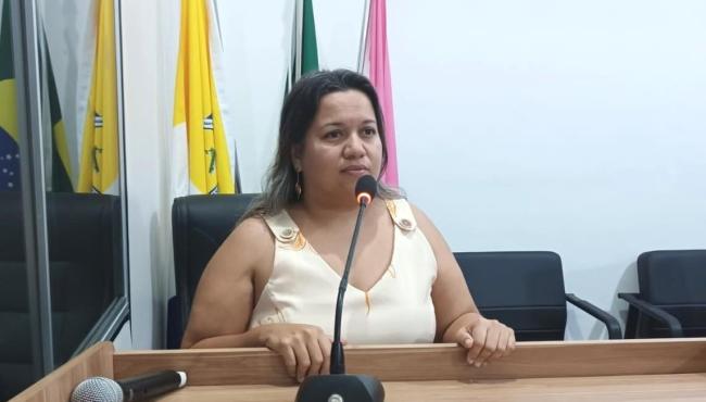 Camila reivindica a construção do Portal Turístico no trevo da BR-101 para fortalecer o turismo de Conceição da Barra, ES