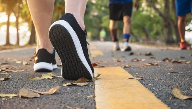 Caminhar pode aumentar sua expectativa de vida em até 10 anos, aponta estudo