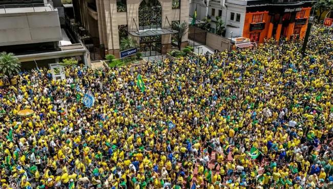 Campanha de Flávio Bolsonaro realiza manifestação na Paulista