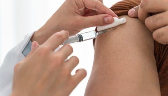 Campanha de vacinação bivalente contra Covid-19 segue nos bairros Morada do Ribeirão e Sernamby, em São Mateus, ES