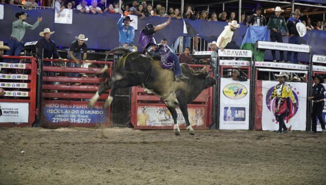 Campeão do rodeio da Exposama, Marcos Rosa é São Mateus em Marretos