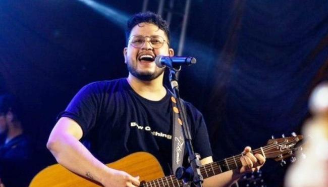 Cantor Maurílio, da dupla com Luiza, morre aos 28 anos em hospital de Goiânia