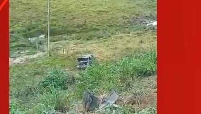 Carro de família capota, mulher morre e bebê e outros dois ficam feridos em rodovia do ES