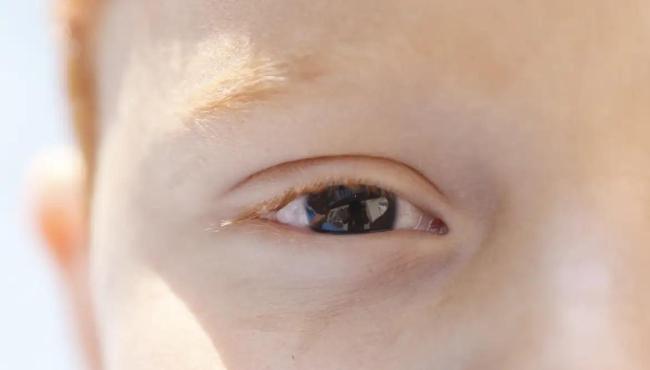 Cartilha sobre saúde ocular na infância orienta pais e professores