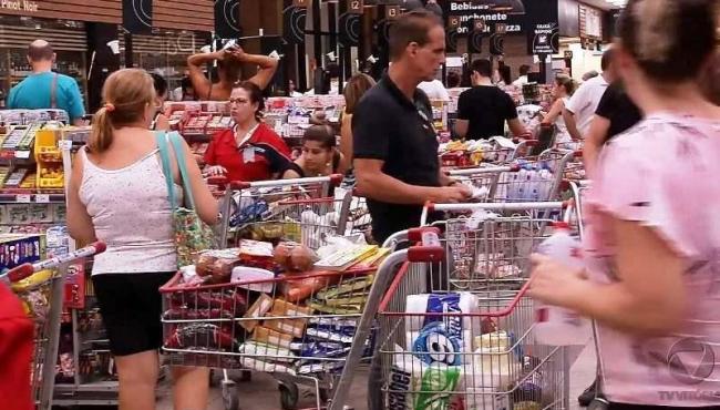 Casagrande admite que governo pode determinar restrição de público nos supermercados do ES