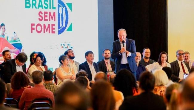 Casagrande assina o Plano Brasil Sem Fome durante a 15ª Conferência Estadual de Assistência Social