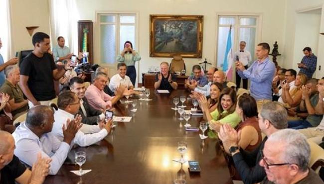 Casagrande assina Ordem de Serviço para obras de contenção da orla em Conceição da Barra, ES