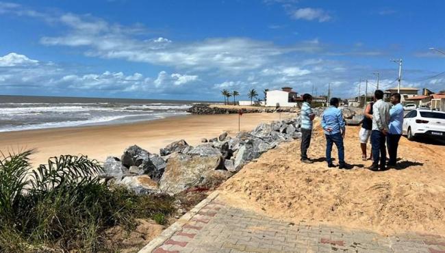 Casagrande atende reivindicação e autoriza estudos e contratação de obras para conter erosão nas praias de Conceição da Barra, ES