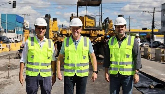 Casagrande e Ricardo vistoriam obra do Expresso GV e confirmam novas estações do Aquaviário