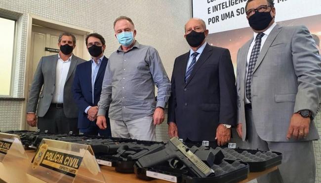 Casagrande entrega 580 pistolas e 21 viaturas para Polícia Civil