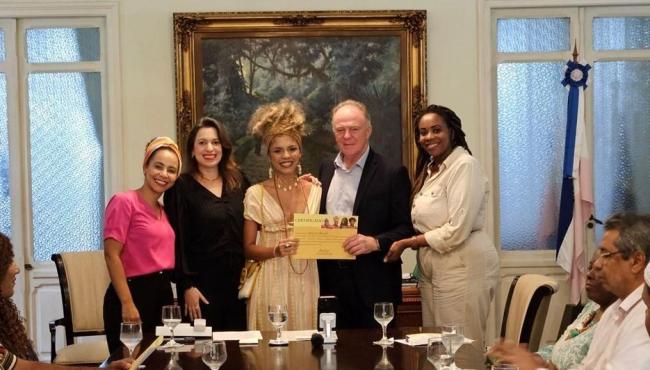 Casagrande entrega certificados a premiados no Edital Inova Afro