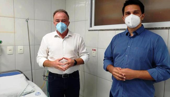 Casagrande faz visita ao Hospital Santa Casa Castelense onde foram abertos novos