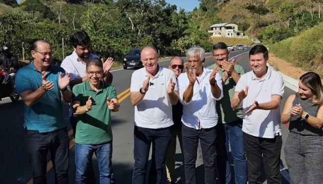 Casagrande inaugura melhorias de rodovia e obras de pavimentação em Alegre, ES