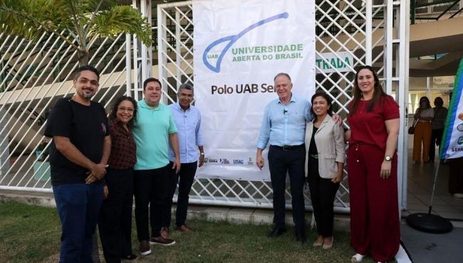 Casagrande inaugura polo da Universidade Aberta Capixaba na Serra, ES