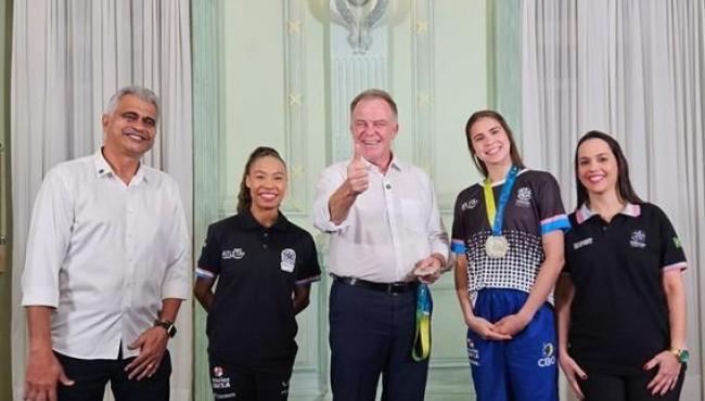 Casagrande recebe atletas do Espírito Santo que brilharam no Mundial de Ginástica Rítmica