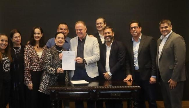 Casagrande sanciona lei nomeia as estações do novo Aquaviário, no ES
